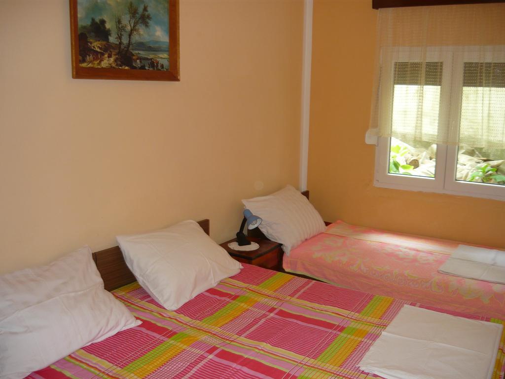 Rooms Banicevic Risan Rum bild