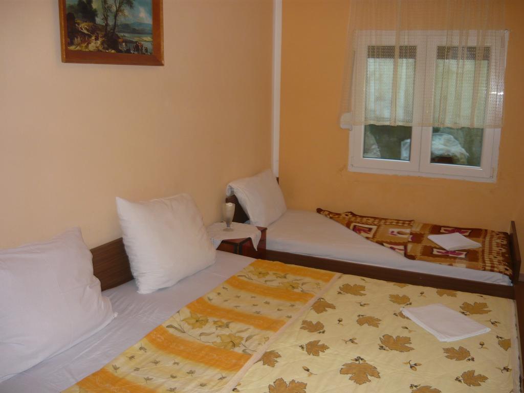 Rooms Banicevic Risan Rum bild
